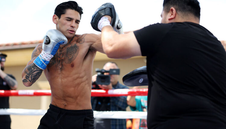 Boxer-Ryan-Garcia-sparring-in-an-outdoor-ring.jpg