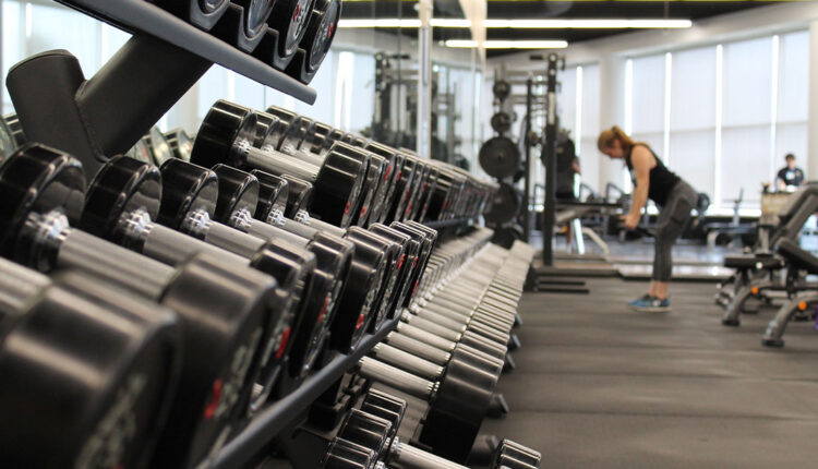 Female-working-out-with-the-3-new-year-workouts-in-an-empty-gym-on-New-Years-Eve.jpg