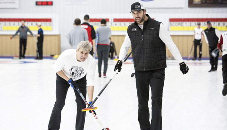 Former-NFL-player-Jared-Allen-teaching-his-teammate-how-the-basics-of-curling.jpg