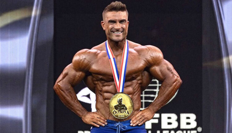 Ryan-Terry-wearing-the-Mr.-Olympia-Mens-Physique-medal-copy.jpg